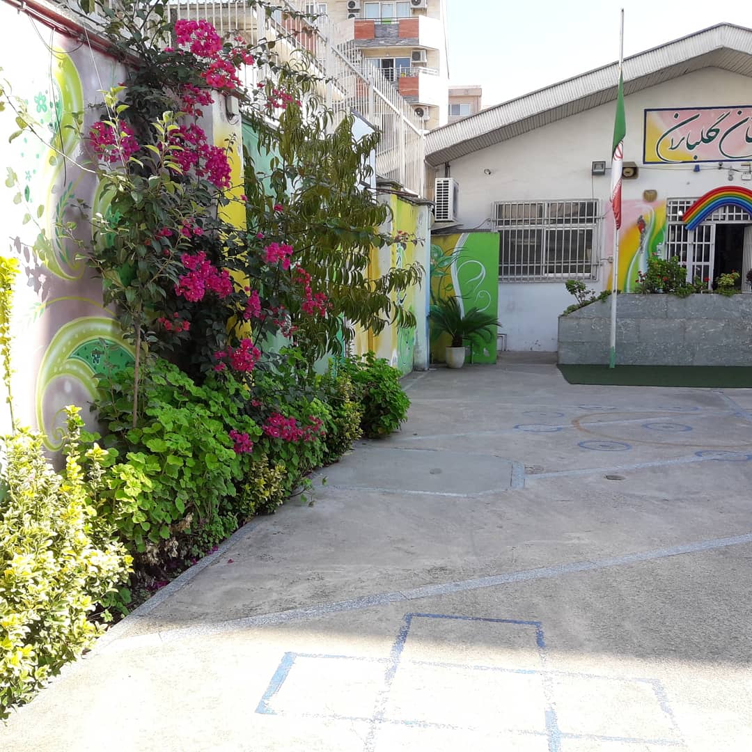 دبستان باران اندیشه در کتاب درسی هدیه های آسمانی